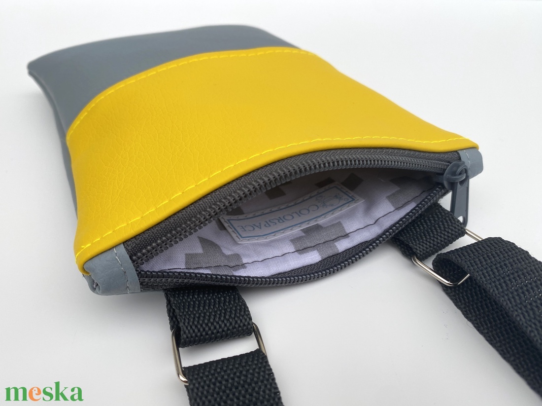 Telefon és igazolványtartó kistáska - Sárga-szürke colorblock - táska & tok - kézitáska & válltáska - vállon átvethető táska - Meska.hu Telefon és igazolványtartó kistáska - Sárga-szürke colorblock - táska & tok - kézitáska & válltáska - vállon átvethető táska - Meska.hu
