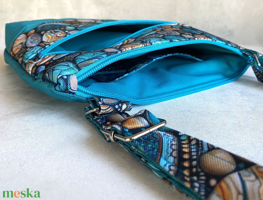 Crossbody  Türkiz, kavicsmintás - táska & tok - kézitáska & válltáska - vállon átvethető táska - Meska.hu