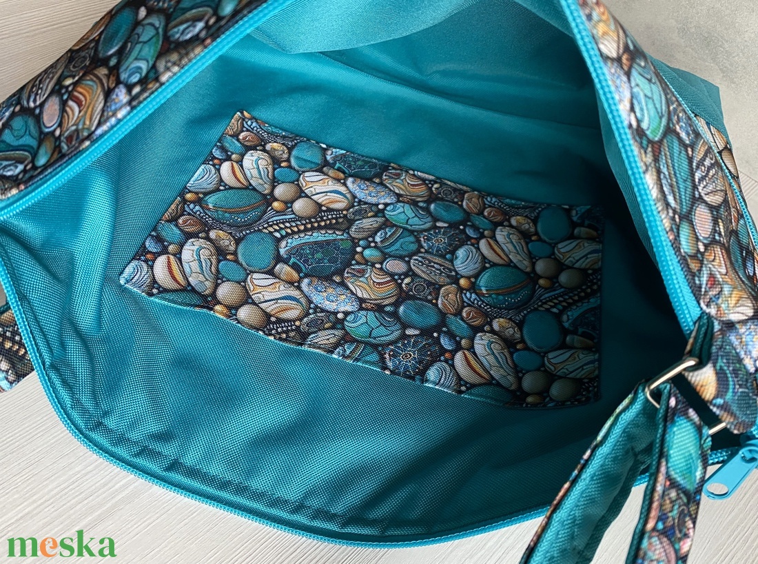 Crossbody  Türkiz, kavicsmintás  - táska & tok - kézitáska & válltáska - vállon átvethető táska - Meska.hu