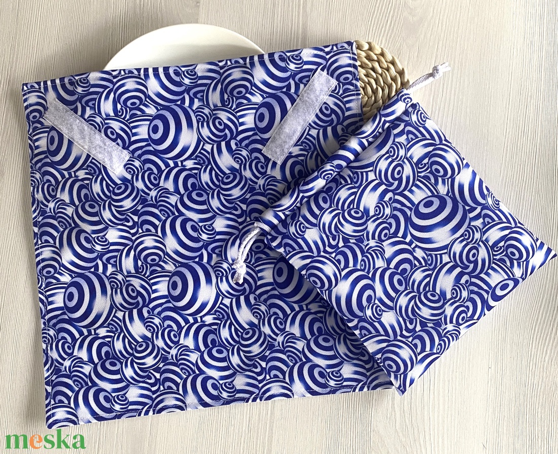 Gyűrődésmentes, vízlepergető Újraszalvéta és Nasizacsi - Kék golyó - otthon & életmód - konyhafelszerelés, tálalás - konyhai textil - szalvéta - Meska.hu