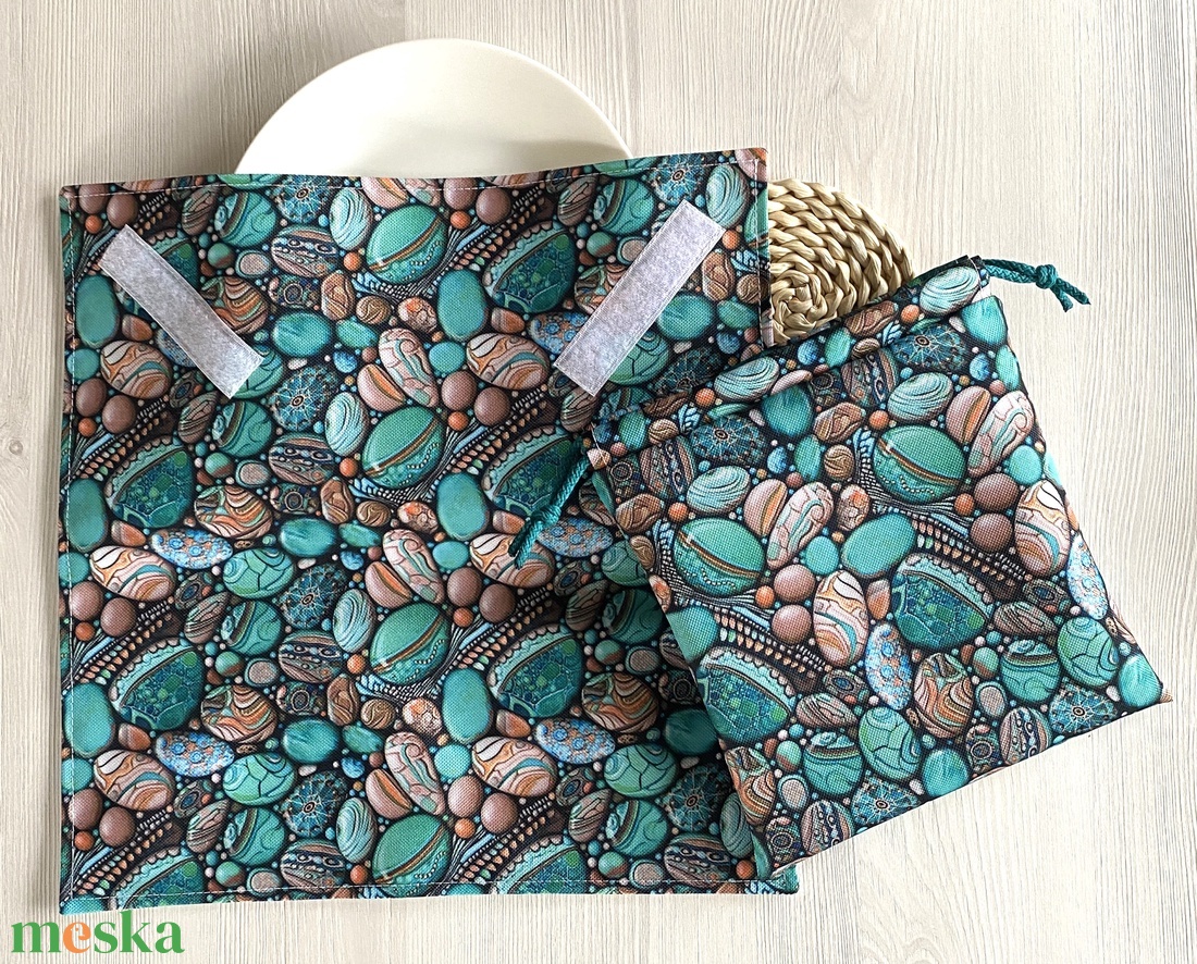 Gyűrődésmentes, vízlepergető Újraszalvéta és Nasizacsi - Türkizzöld kavicsok - otthon & életmód - konyhafelszerelés, tálalás - konyhai textil - szalvéta - Meska.hu