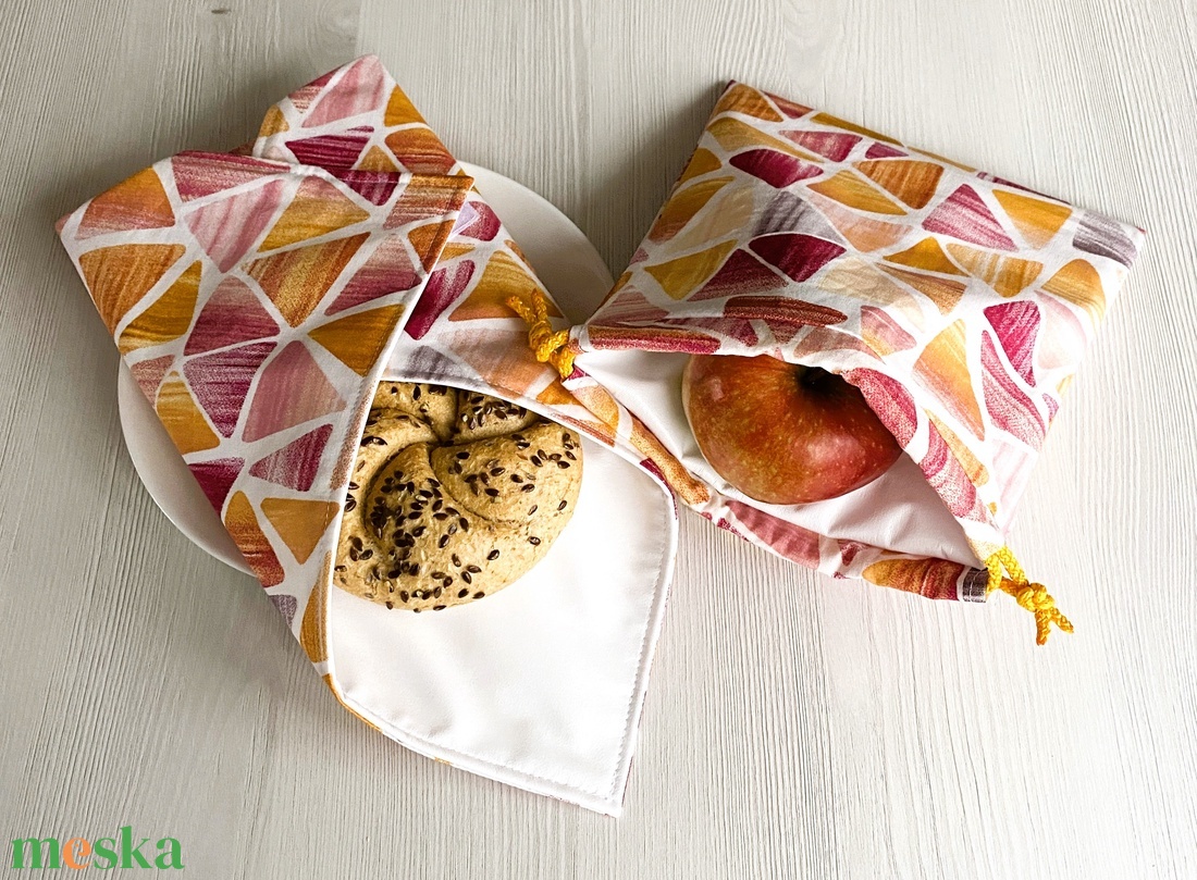Újraszalvéta és Nasizacsi  Háromszög mintás - otthon & életmód - konyhafelszerelés, tálalás - konyhai textil - szalvéta - Meska.hu