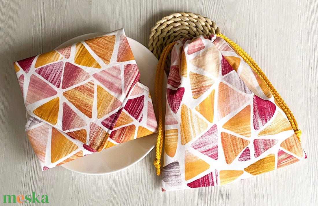 Újraszalvéta és Nasizacsi  Háromszög mintás - otthon & életmód - konyhafelszerelés, tálalás - konyhai textil - szalvéta - Meska.hu