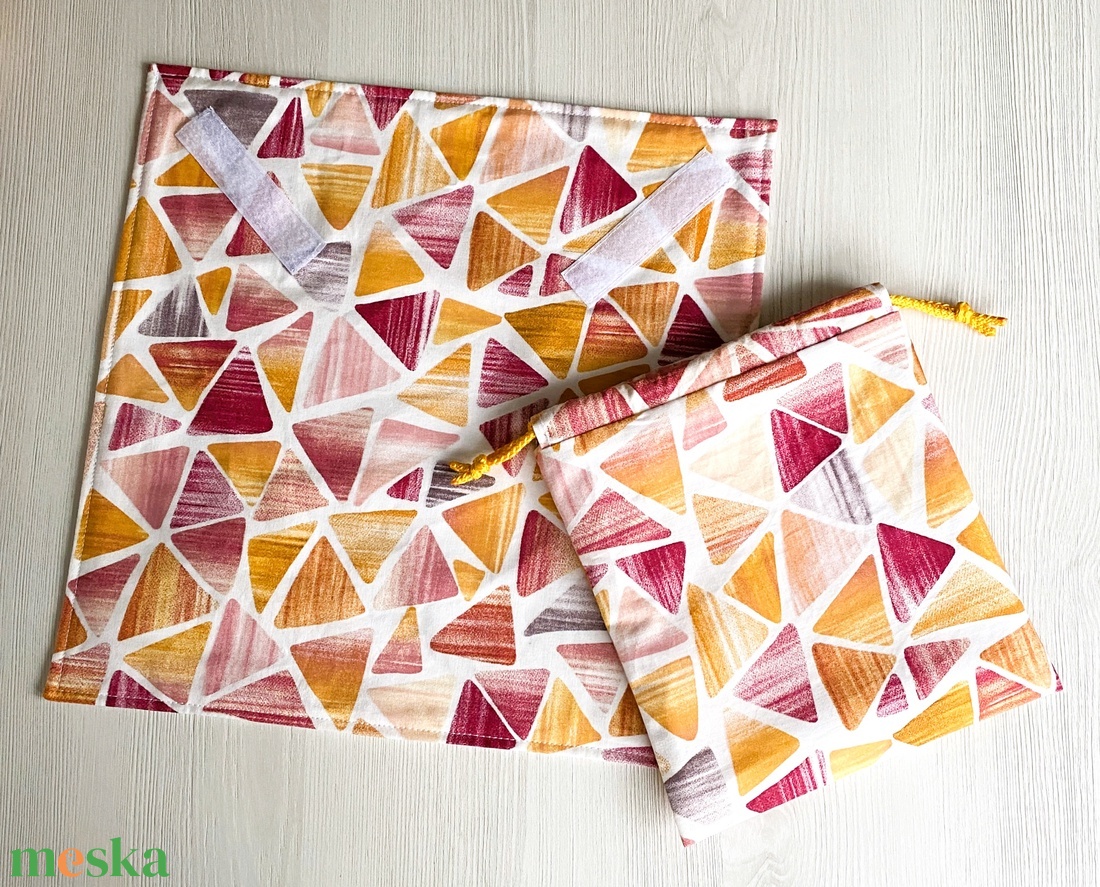 Újraszalvéta és Nasizacsi  Háromszög mintás - otthon & életmód - konyhafelszerelés, tálalás - konyhai textil - szalvéta - Meska.hu