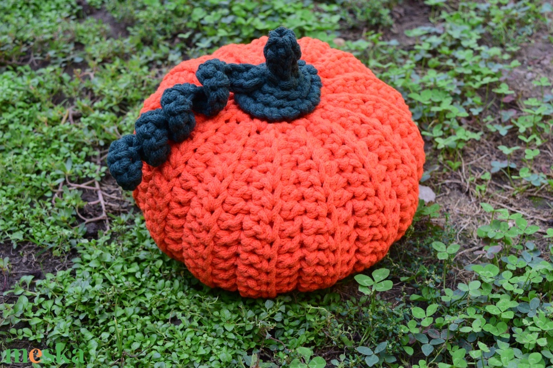 Horgolt nagyméretű tök (narancssárga) Halloweenre - otthon & életmód - dekoráció - halloween - halloweeni tök és lámpás - Meska.hu