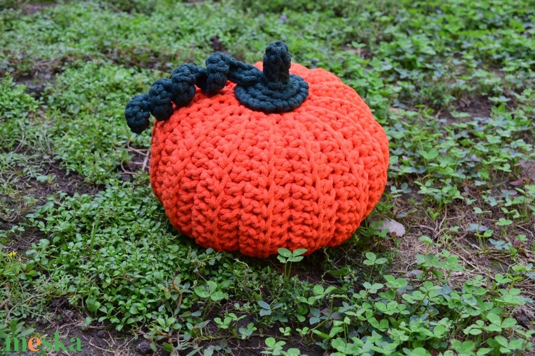 Horgolt nagyméretű tök (narancssárga) Halloweenre - otthon & életmód - dekoráció - halloween - halloweeni tök és lámpás - Meska.hu
