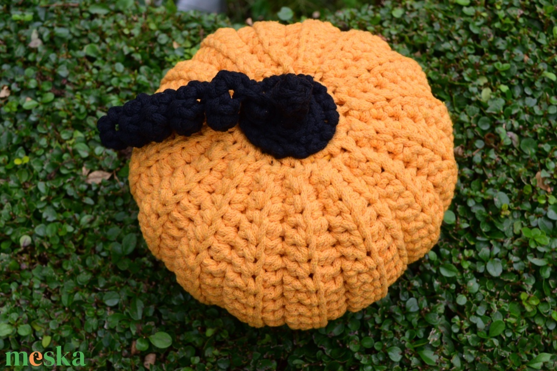 Horgolt nagyméretű tök (citromsárga-fekete) Halloweenre - otthon & életmód - dekoráció - halloween - halloweeni tök és lámpás - Meska.hu Horgolt nagyméretű tök (citromsárga-fekete) Halloweenre - otthon & életmód - dekoráció - halloween - halloweeni tök és lámpás - Meska.hu