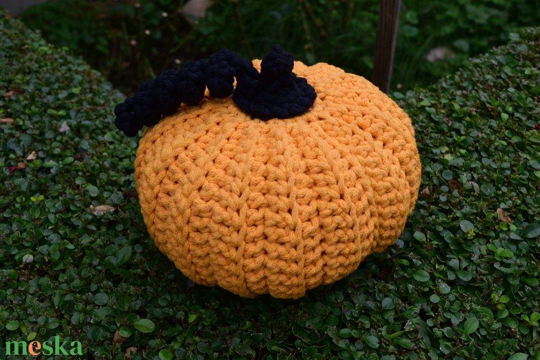 Horgolt nagyméretű tök (citromsárga-fekete) Halloweenre - otthon & életmód - dekoráció - halloween - halloweeni tök és lámpás - Meska.hu Horgolt nagyméretű tök (citromsárga-fekete) Halloweenre - otthon & életmód - dekoráció - halloween - halloweeni tök és lámpás - Meska.hu