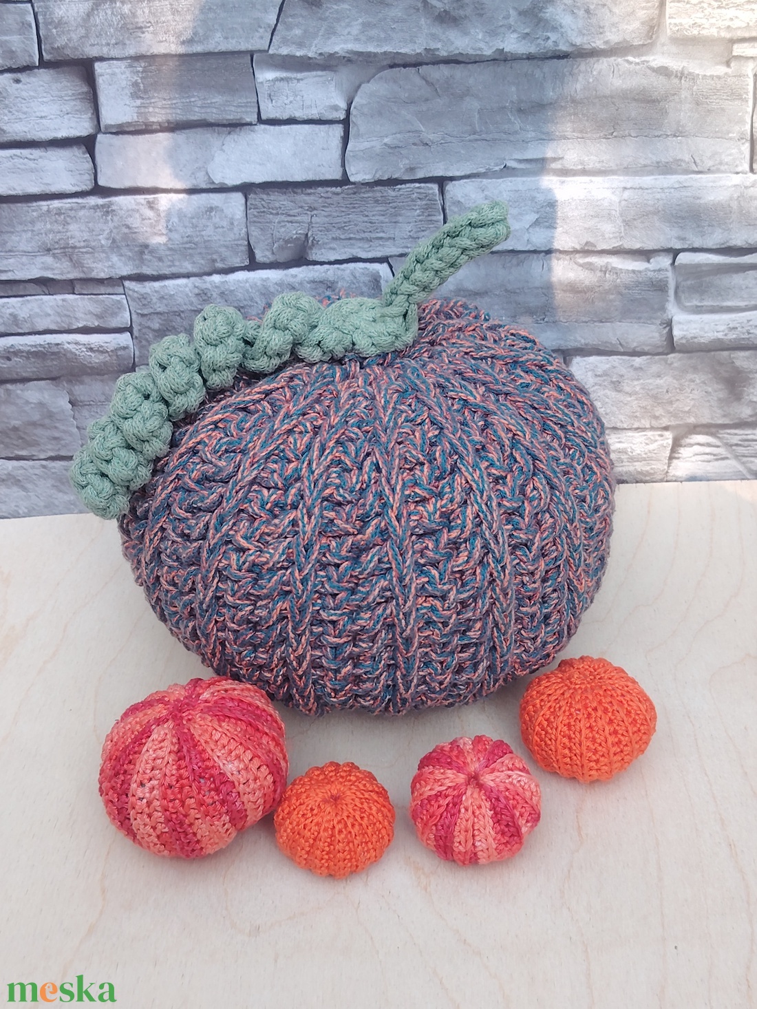 Horgolt nagyméretű tök (narancs-petrol-zöld) Halloweenre - kellékek & szerszámok - dekorációs kellékek - őszi dekor - őszi dekortök - Meska.hu Horgolt nagyméretű tök (narancs-petrol-zöld) Halloweenre - kellékek & szerszámok - dekorációs kellékek - őszi dekor - őszi dekortök - Meska.hu