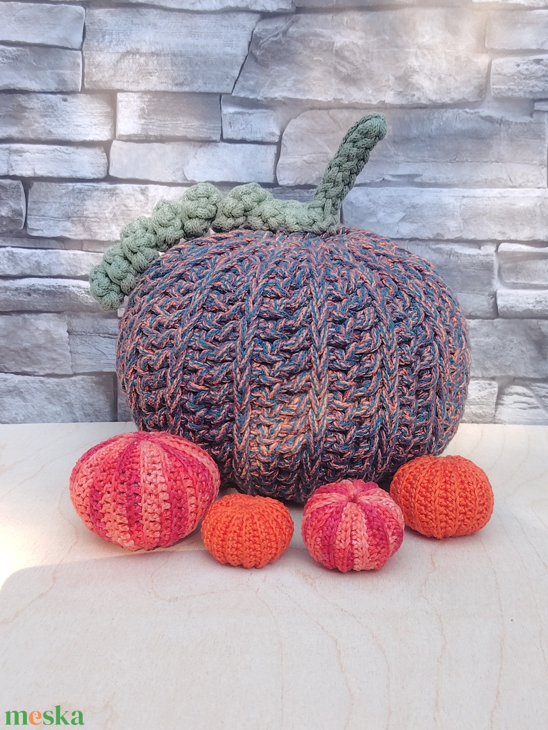Horgolt nagyméretű tök (narancs-petrol-zöld) Halloweenre - kellékek & szerszámok - dekorációs kellékek - őszi dekor - őszi dekortök - Meska.hu Horgolt nagyméretű tök (narancs-petrol-zöld) Halloweenre - kellékek & szerszámok - dekorációs kellékek - őszi dekor - őszi dekortök - Meska.hu