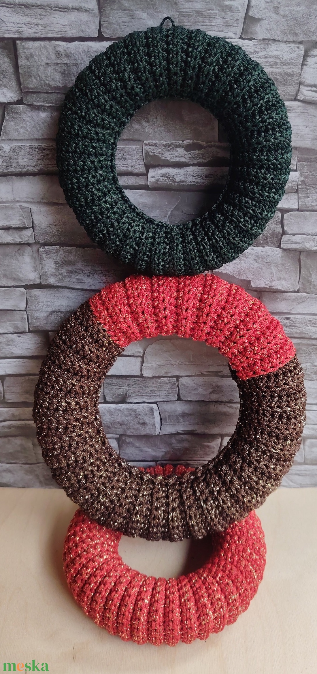 Horgolt karácsonyi  / adventi koszorú, ajtódísz alap (20 cm) / Christmas crochet-covered wreath base - kellékek & szerszámok - dekorációs kellékek - koszorú, koszorúalap - Meska.hu