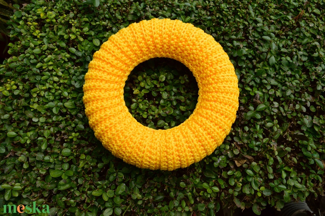 Horgolt Húsvéti  / tavaszi koszorú, ajtódísz alap (22 cm) / Easter or spring crochet-covered wreath base - kellékek & szerszámok - dekorációs kellékek - koszorú, koszorúalap - Meska.hu