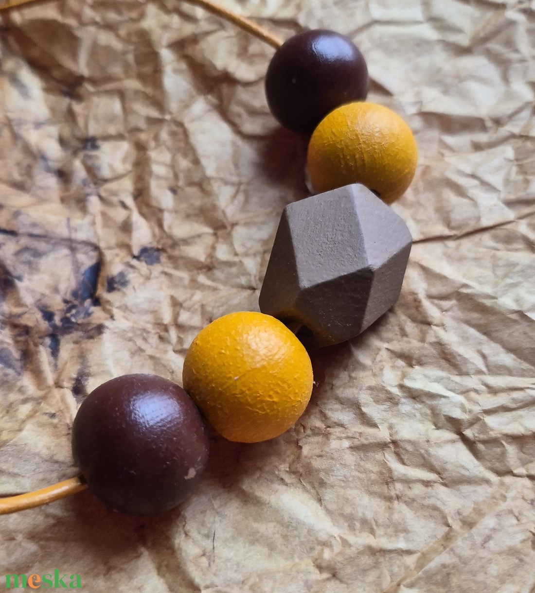 Barna és sárga fa bogyós nyaklánc - ékszer - nyaklánc - bogyós nyaklánc - Meska.hu