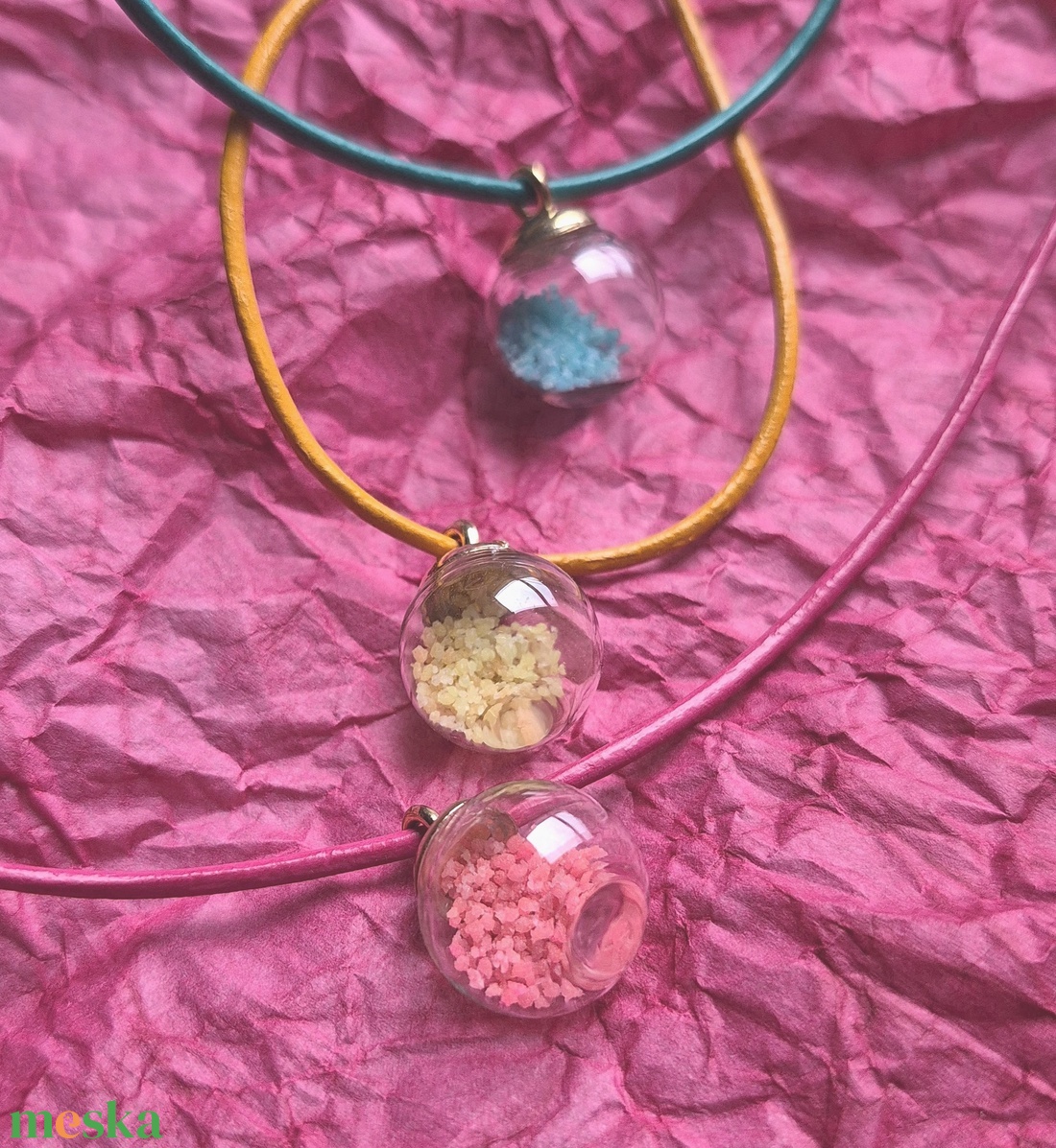 Foszforeszkáló üvveggömb nyakláncok - ékszer - nyaklánc - medálos nyaklánc - Meska.hu