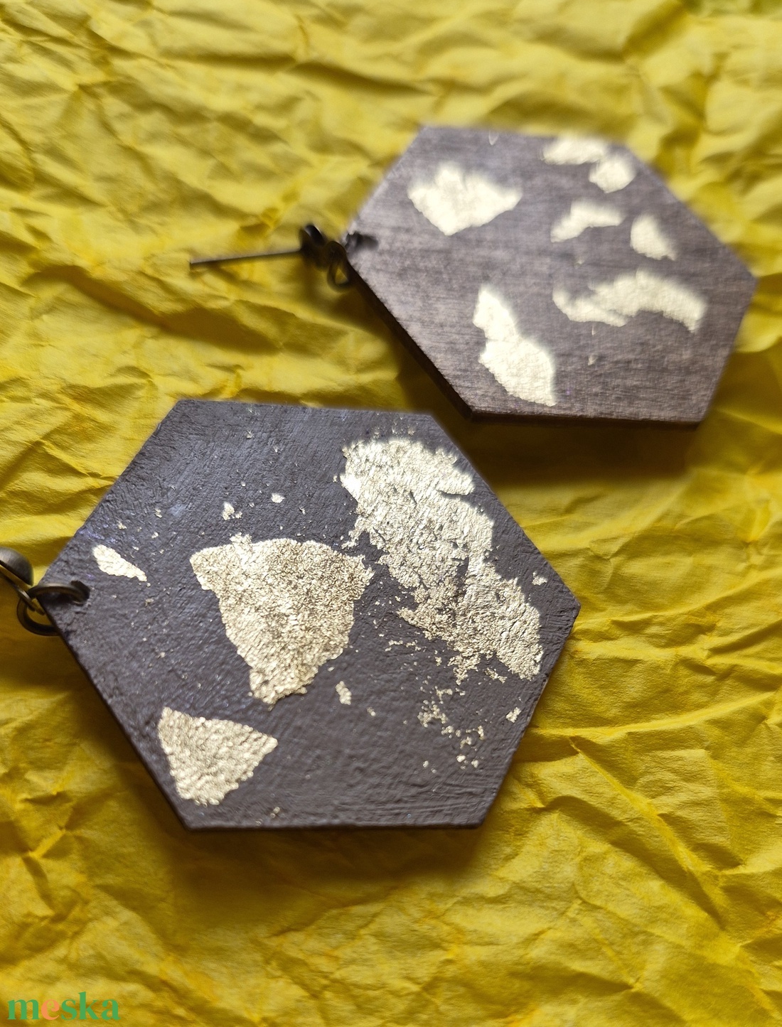 Absztrakt nagy alakú barna-arany fa fülbevaló - ékszer - fülbevaló - lógó fülbevaló - Meska.hu