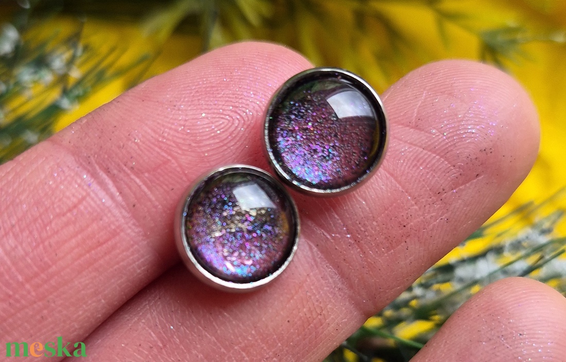  Nikkelmentes lila metálos fülbevaló - ékszer - fülbevaló - pötty fülbevaló - Meska.hu