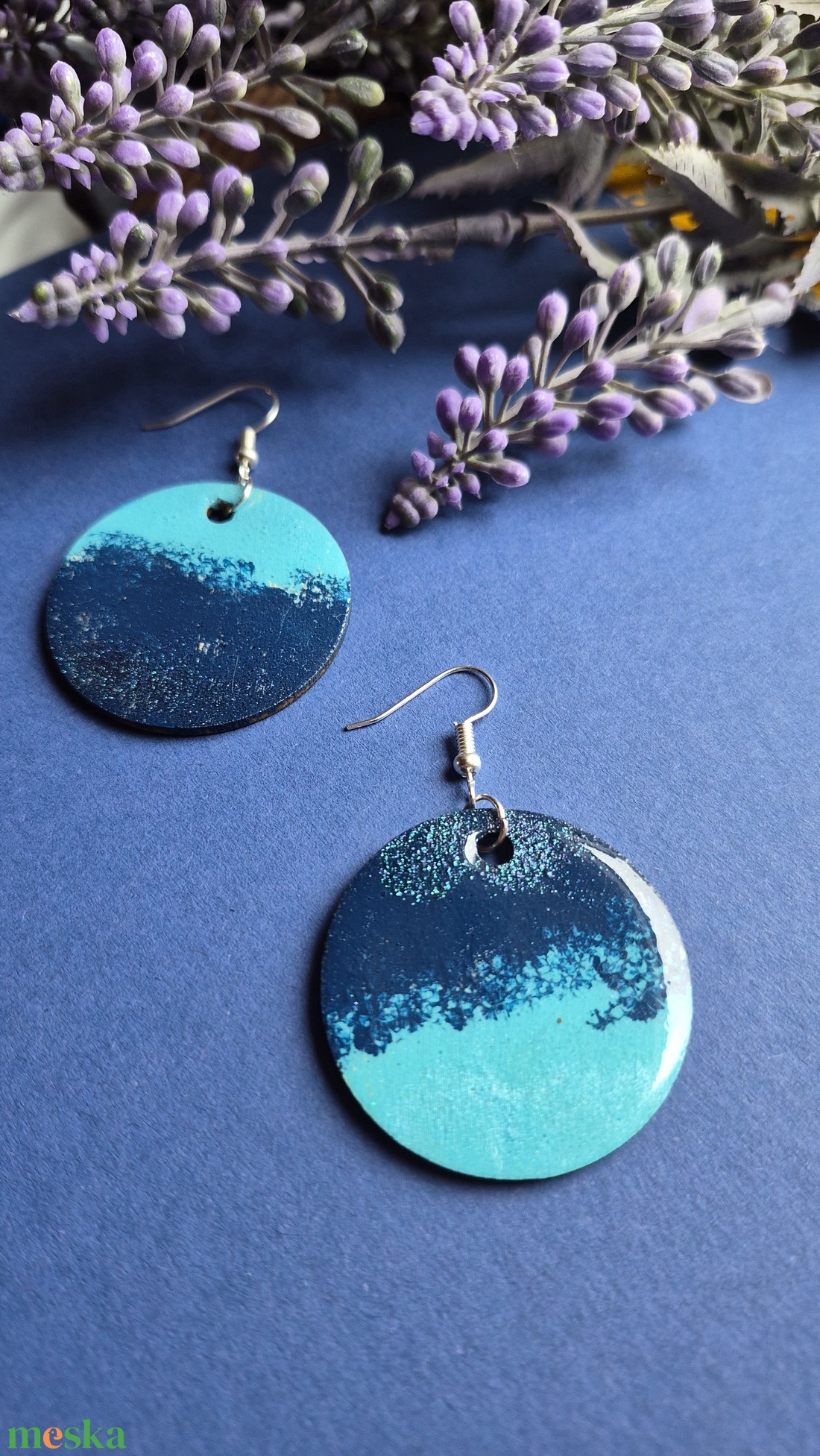 Kék átmenetes lógós nagy kör fa fülbevaló - ékszer - fülbevaló - lógó fülbevaló - Meska.hu