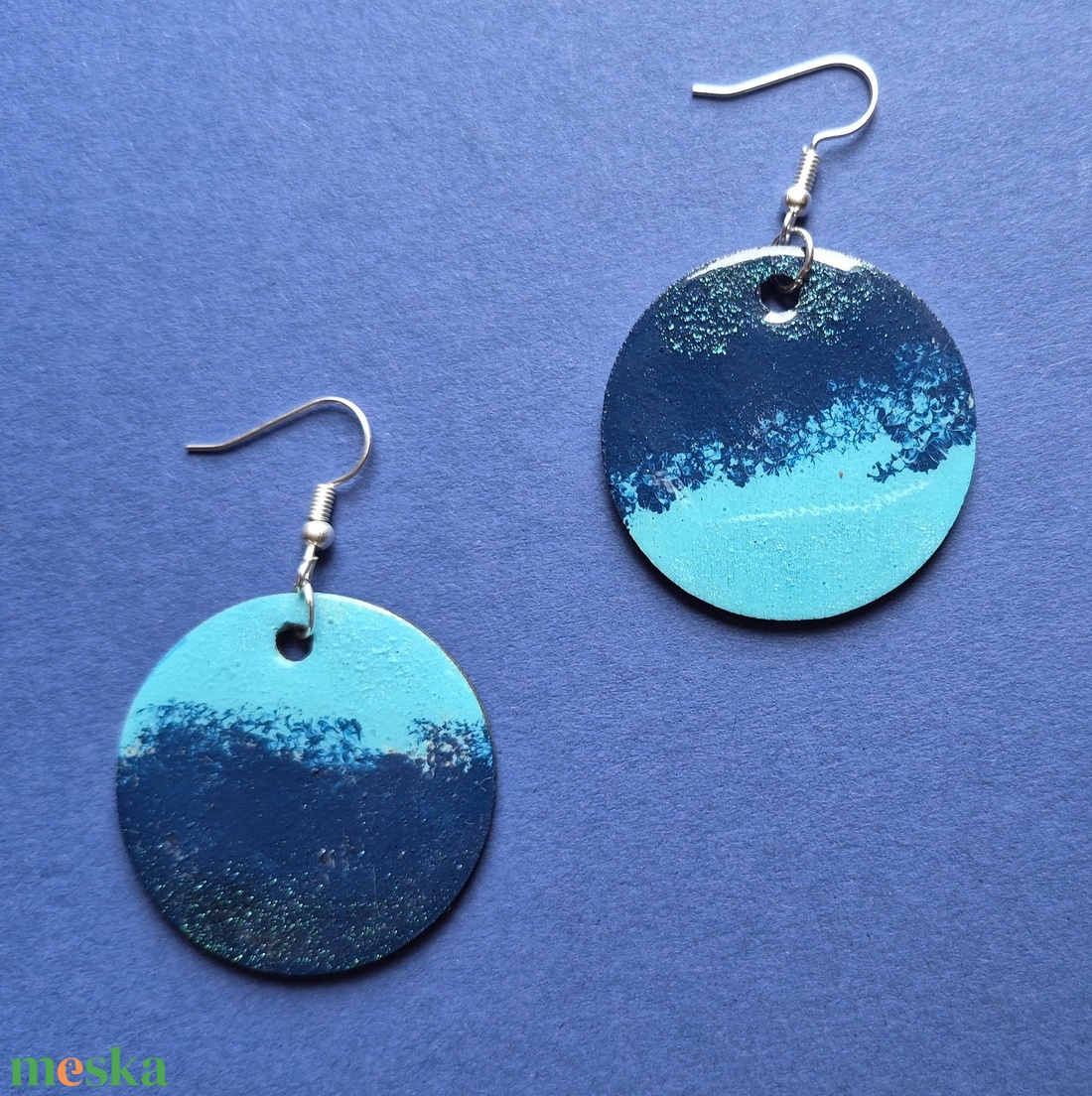 Kék átmenetes lógós nagy kör fa fülbevaló - ékszer - fülbevaló - lógó fülbevaló - Meska.hu