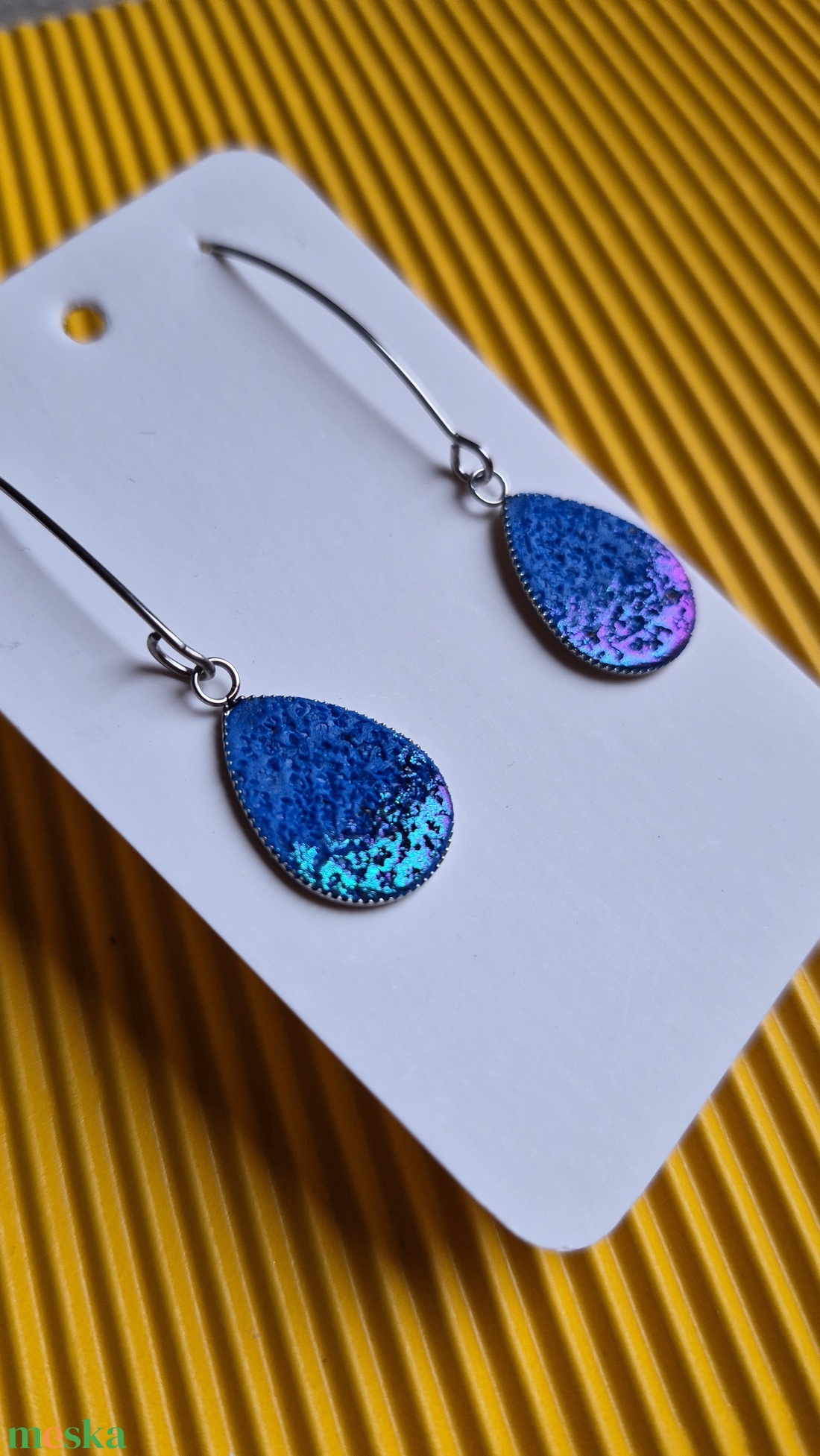 Nikkelmentes lógós csepp gyurma fülbevaló - ékszer - fülbevaló - lógó fülbevaló - Meska.hu