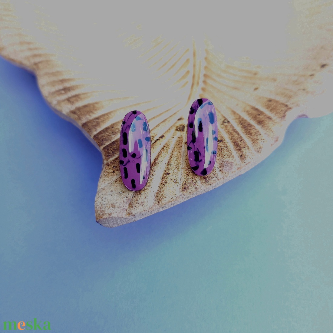 Hosszúkás lila fa bedugós fülbevaló  - ékszer - fülbevaló - pötty fülbevaló - Meska.hu