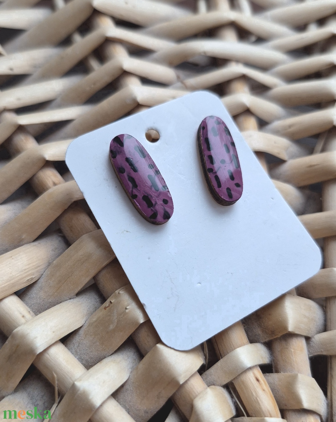 Hosszúkás lila fa bedugós fülbevaló  - ékszer - fülbevaló - pötty fülbevaló - Meska.hu