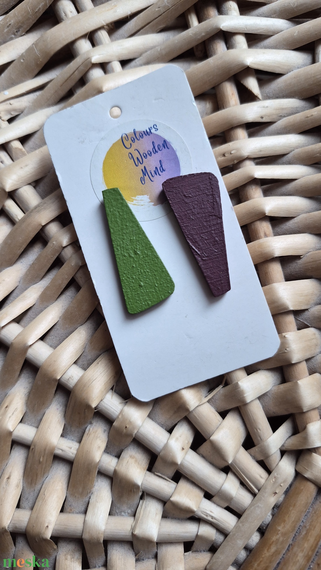 Bordó és olívazöld aszimmetrikus fa fülbevaló - ékszer - fülbevaló - lógó fülbevaló - Meska.hu