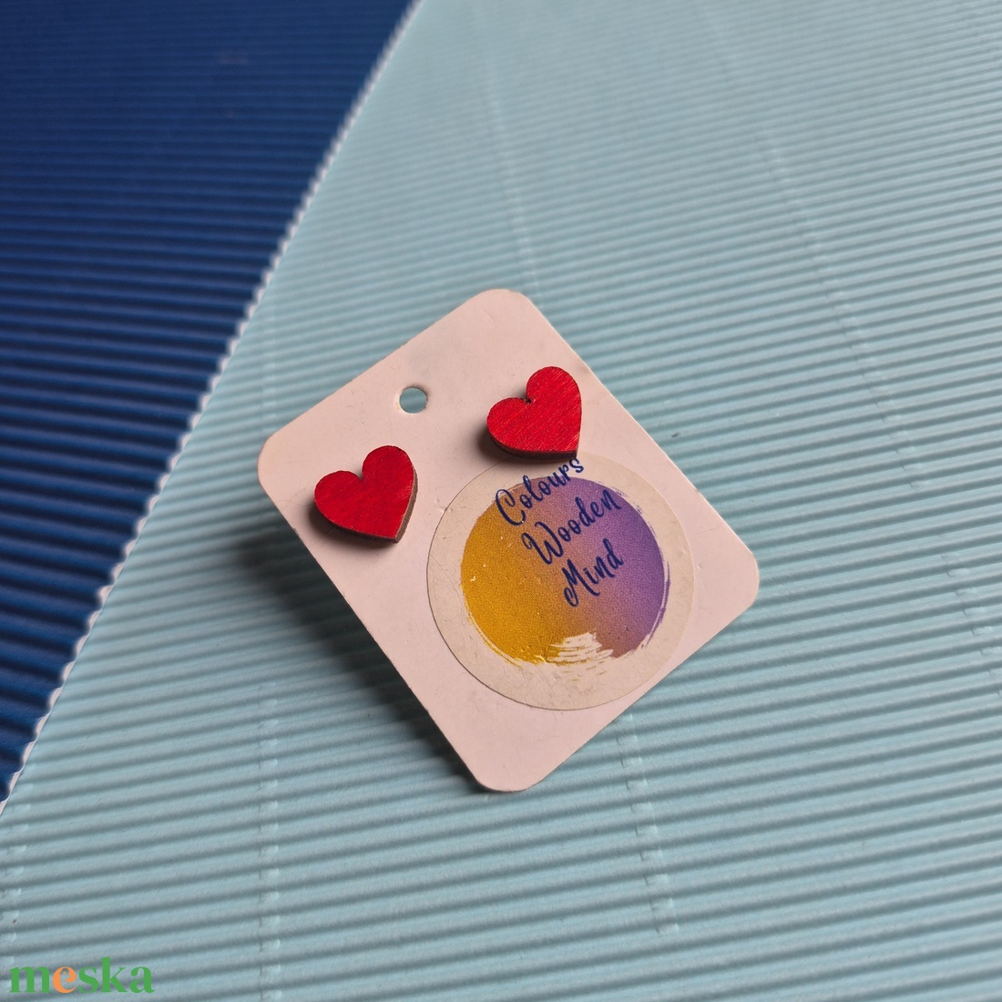 Piros szív alakú zöld fa bedugós fülbevaló  - ékszer - fülbevaló - pötty fülbevaló - Meska.hu