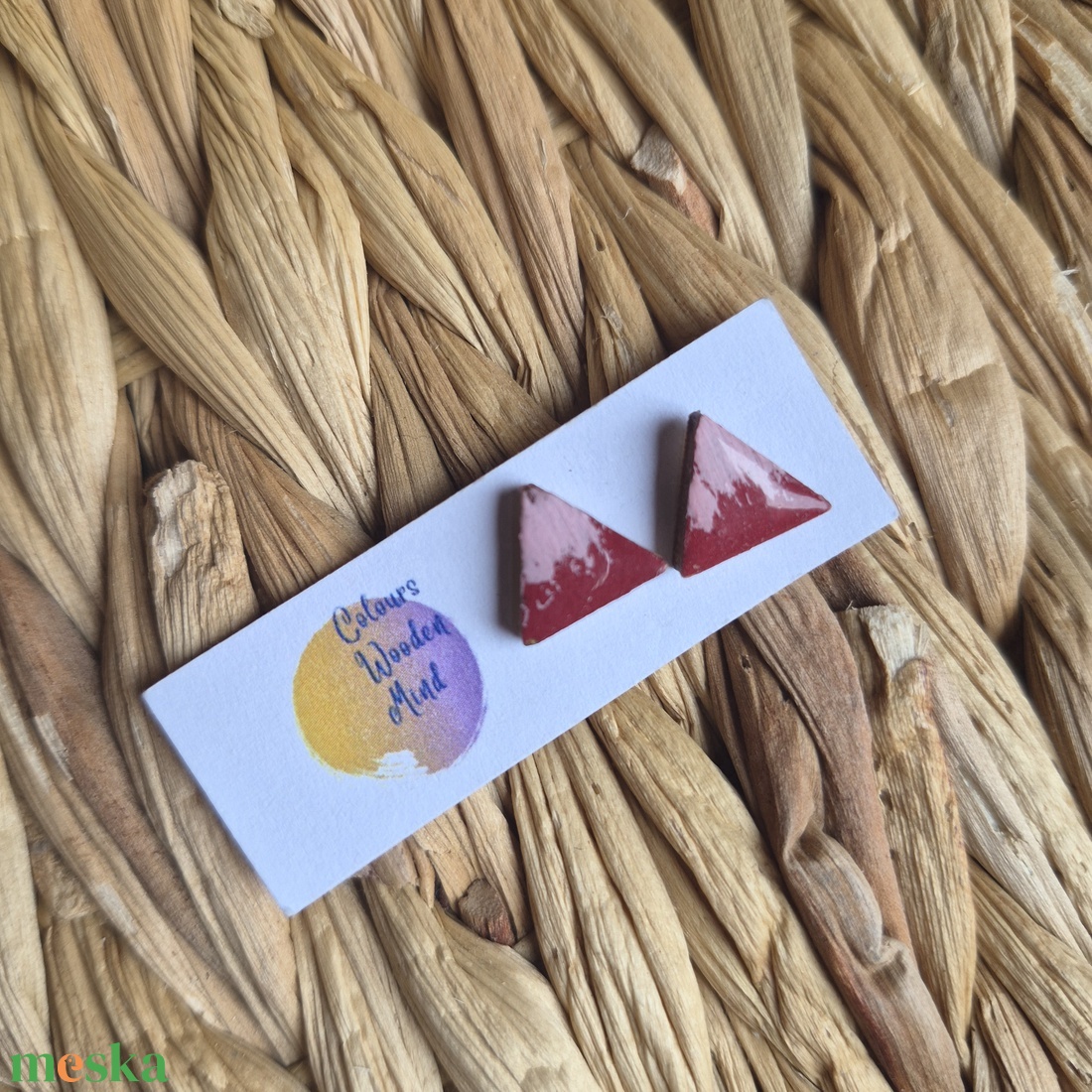 Piros háromszög alakú fa bedugós fülbevaló  - ékszer - fülbevaló - pötty fülbevaló - Meska.hu