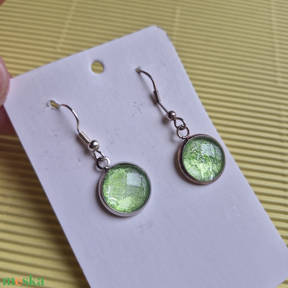 Lógós elegáns üveg fülbevaló  - ékszer - fülbevaló - lógó fülbevaló - Meska.hu