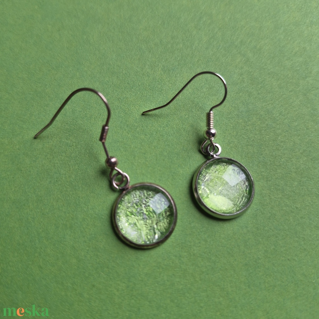 Lógós elegáns üveg fülbevaló  - ékszer - fülbevaló - lógó fülbevaló - Meska.hu