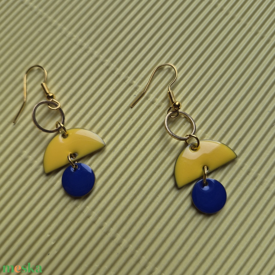 Sárga-kék zománc lógós fülbevaló  - ékszer - fülbevaló - lógó fülbevaló - Meska.hu