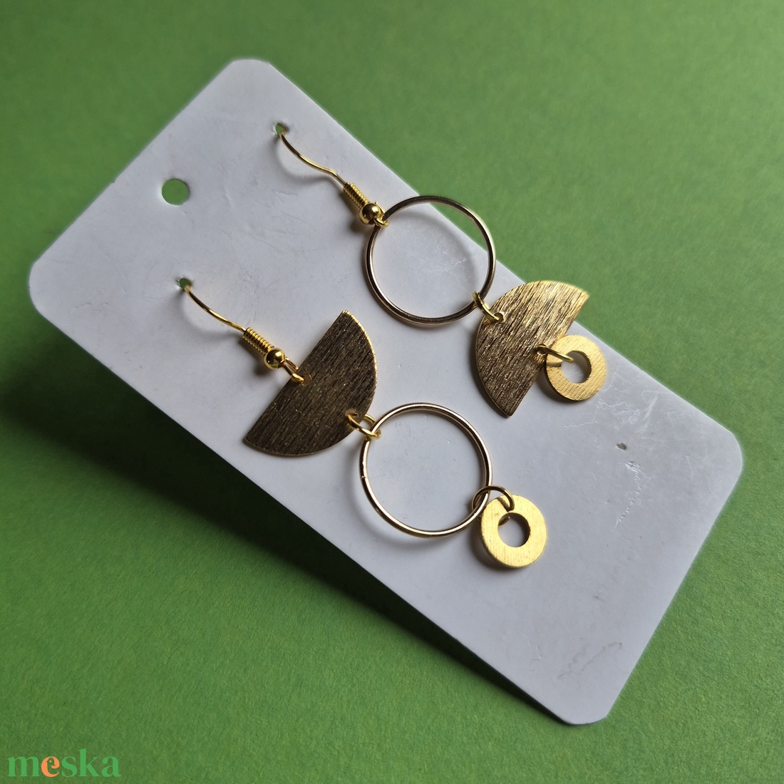 Arany színű zománc lógós fülbevaló  - ékszer - fülbevaló - lógó fülbevaló - Meska.hu