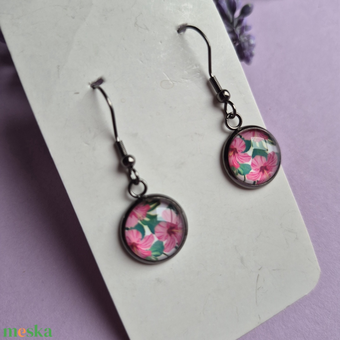 Lógós virágos elegáns üveg fülbevaló  - ékszer - fülbevaló - lógó fülbevaló - Meska.hu