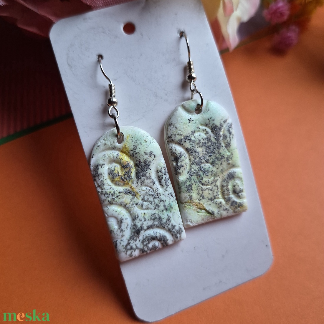 Fehér antik hatású gyurma fülbevaló  - ékszer - fülbevaló - lógó fülbevaló - Meska.hu