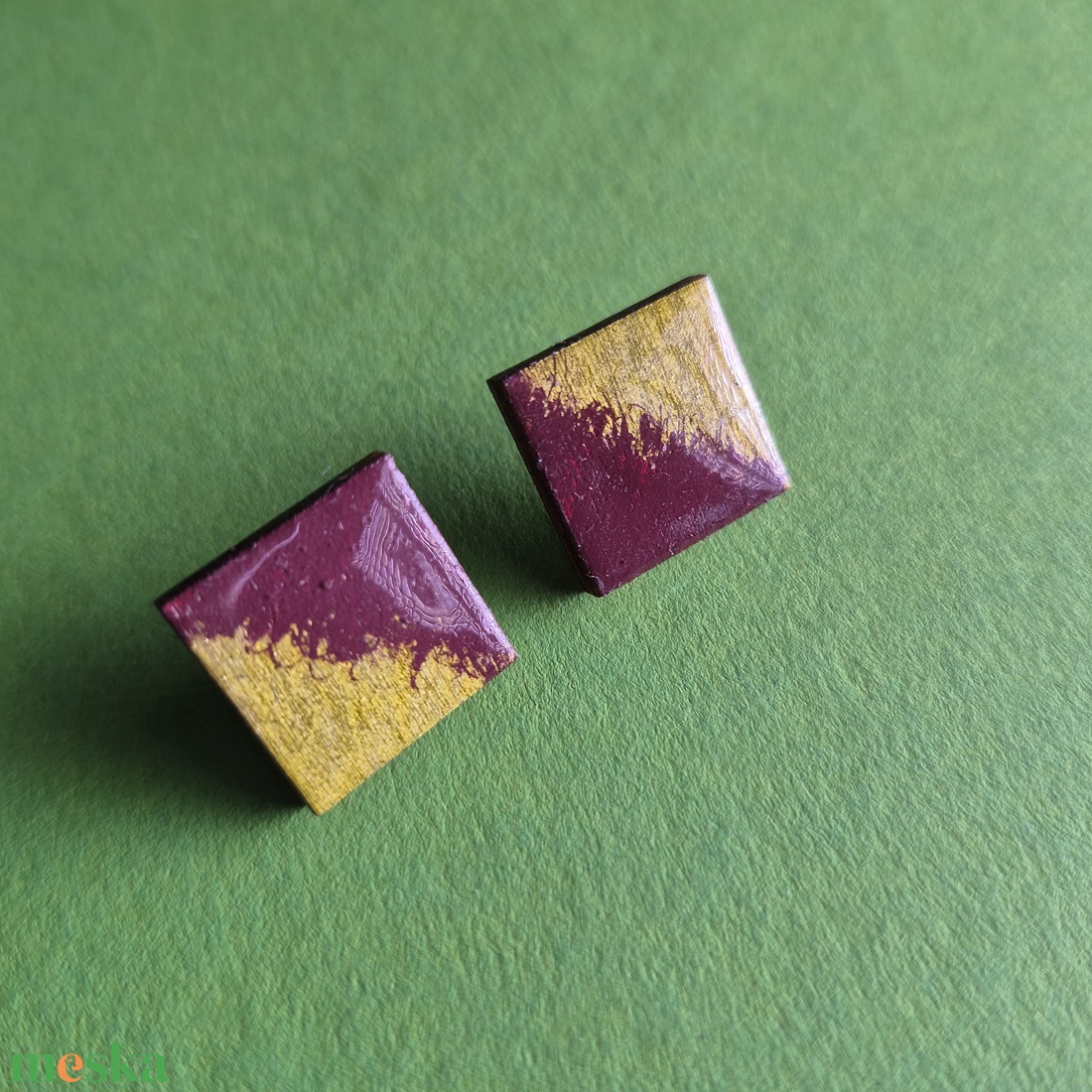 Bordó-arany négyzetes fa bedugós fülbevaló  - ékszer - fülbevaló - pötty fülbevaló - Meska.hu