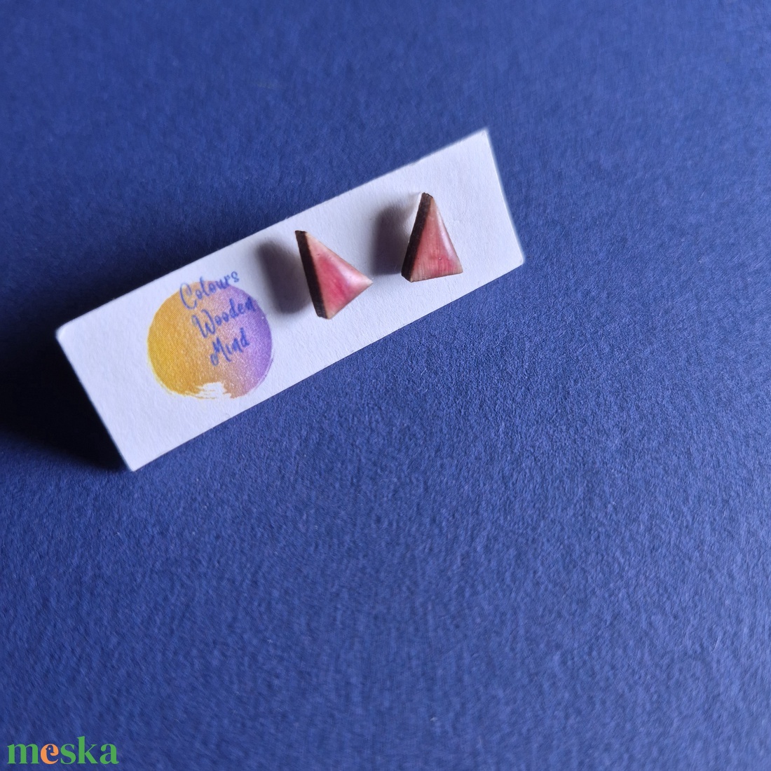 Mini háromszög piros fa bedugós fülbevaló  - ékszer - fülbevaló - pötty fülbevaló - Meska.hu