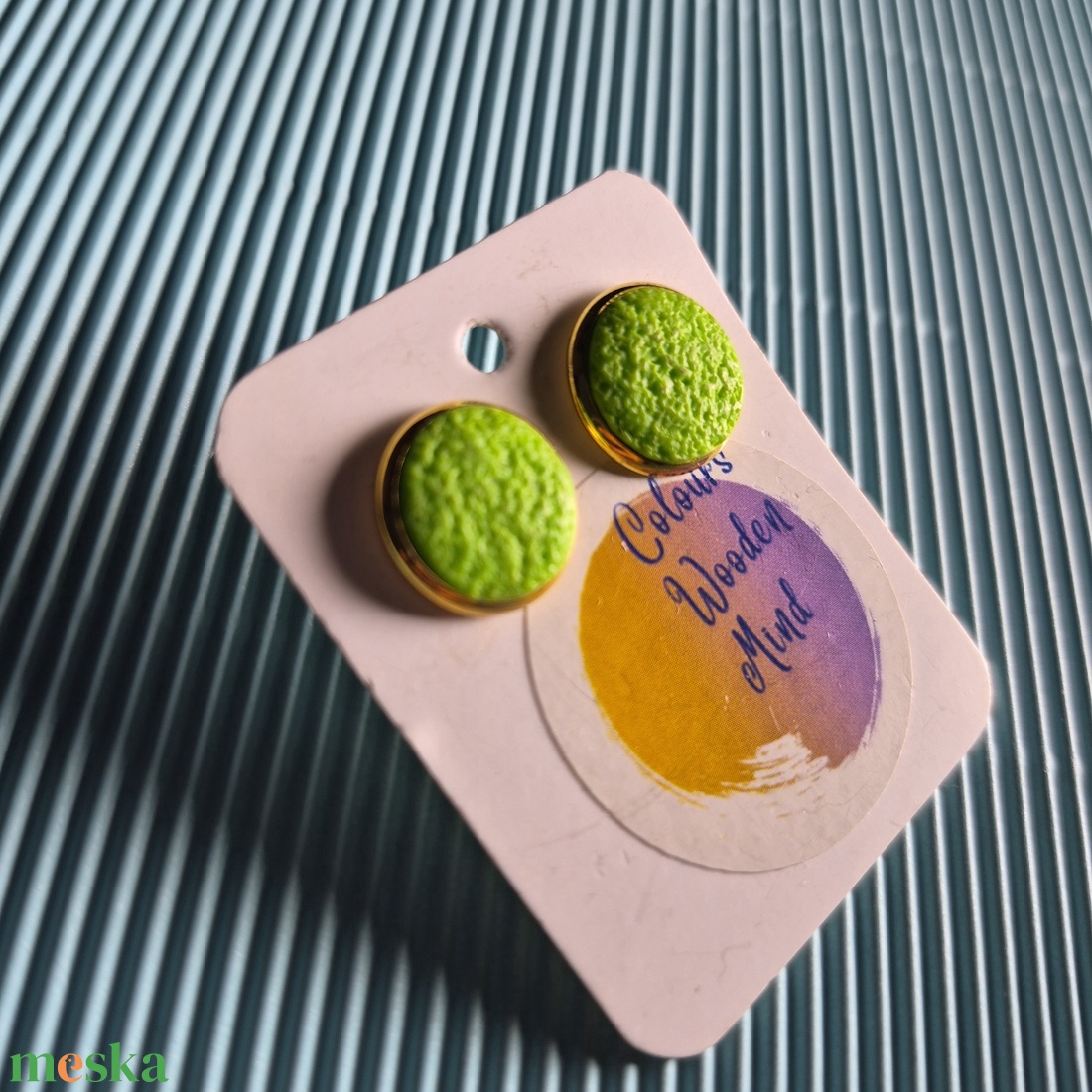 Kerek bedugós zöld gyurma fülbevaló - ékszer - fülbevaló - pötty fülbevaló - Meska.hu