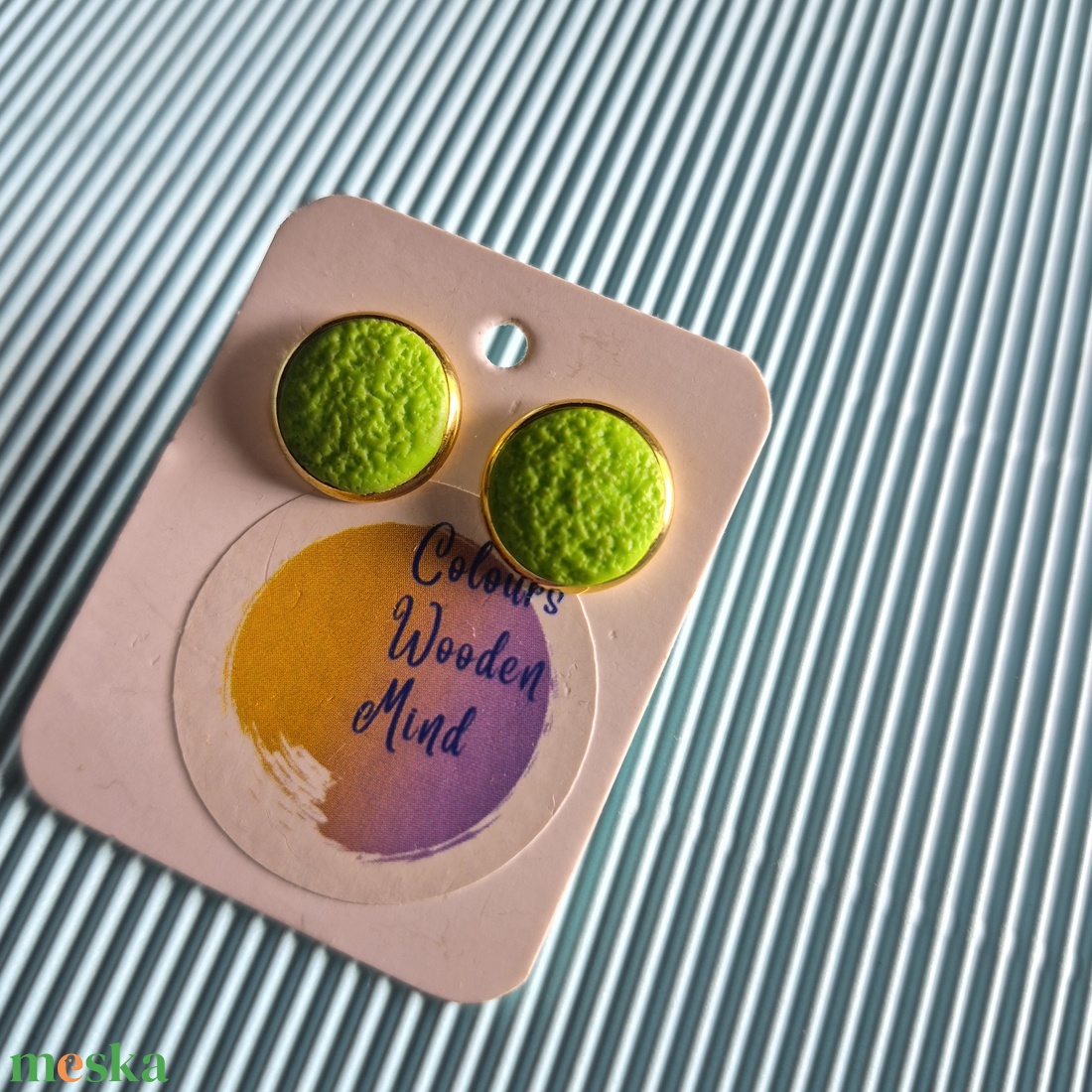 Kerek bedugós zöld gyurma fülbevaló - ékszer - fülbevaló - pötty fülbevaló - Meska.hu