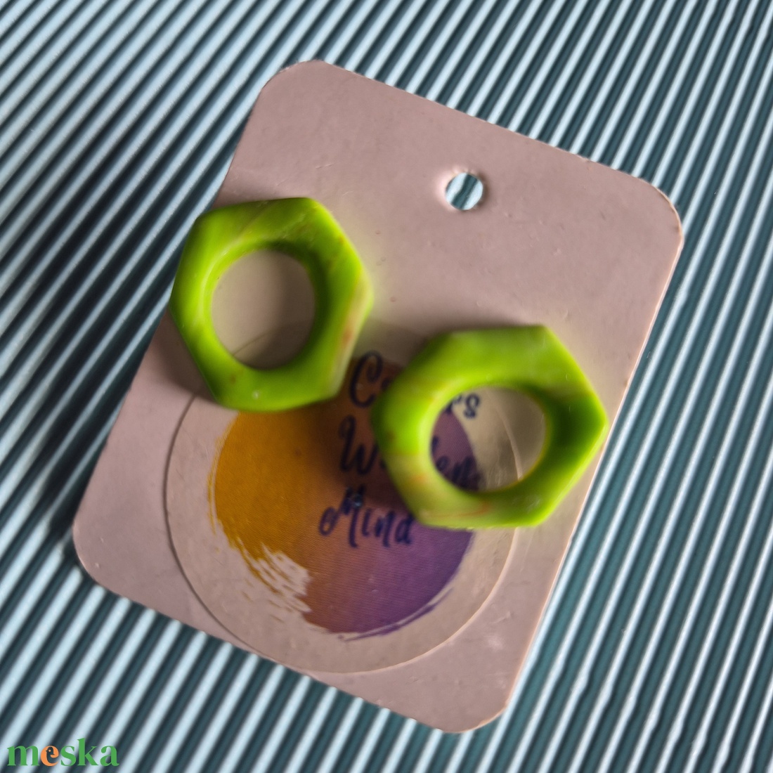 Zöld absztrakt gyurma fülbevaló - ékszer - fülbevaló - pötty fülbevaló - Meska.hu