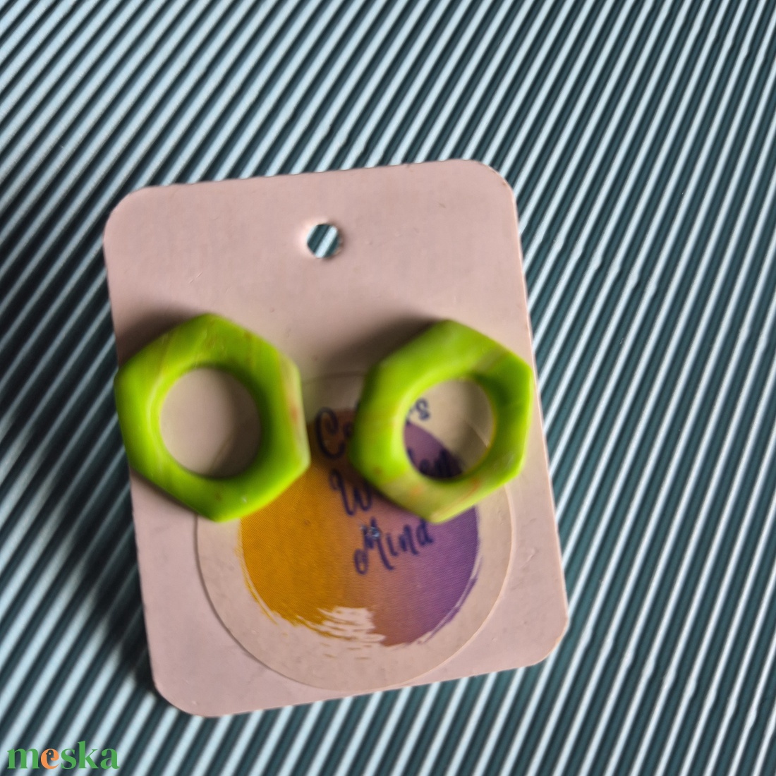 Zöld absztrakt gyurma fülbevaló - ékszer - fülbevaló - pötty fülbevaló - Meska.hu