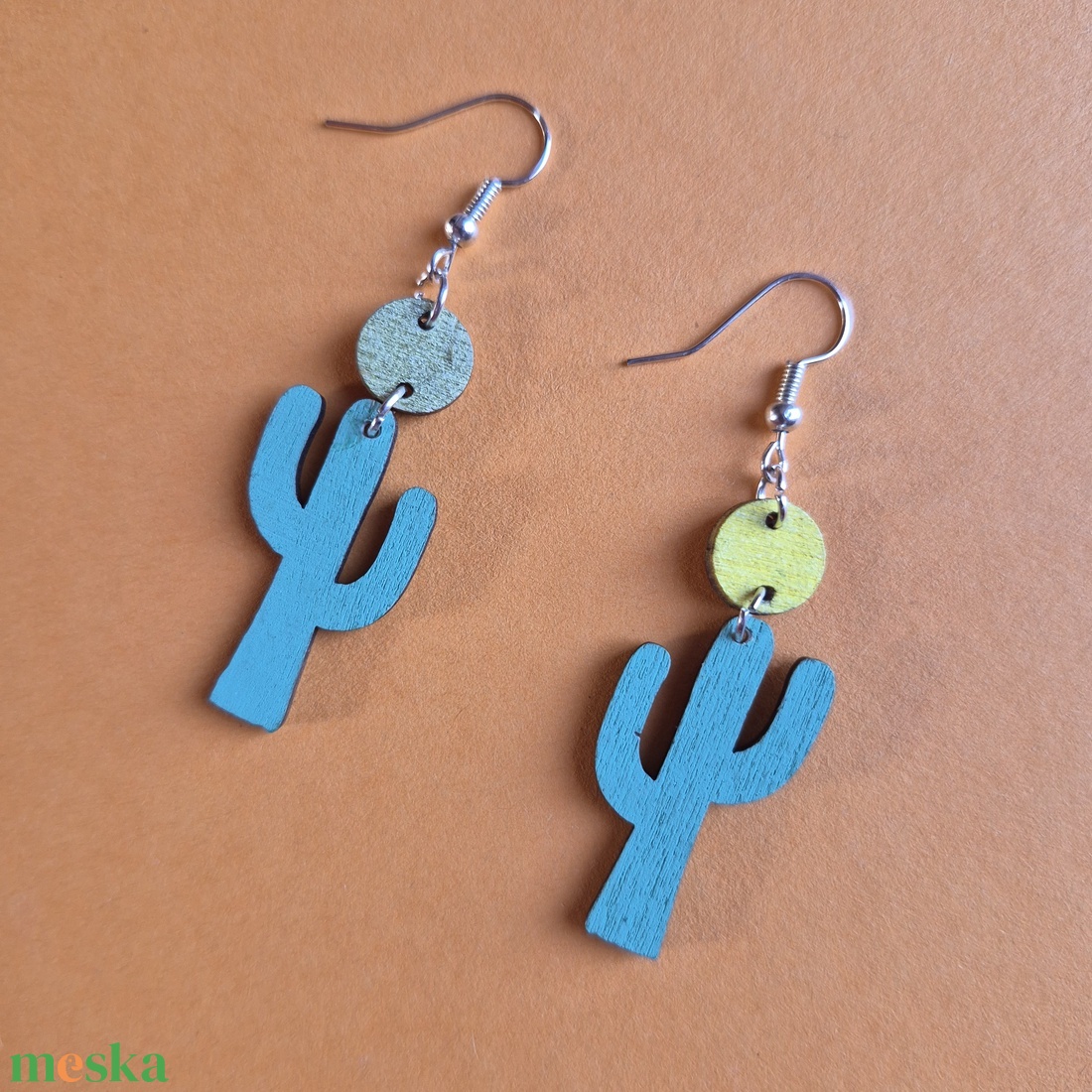 Kaktusz lógós fa fülbevaló - ékszer - fülbevaló - lógó fülbevaló - Meska.hu