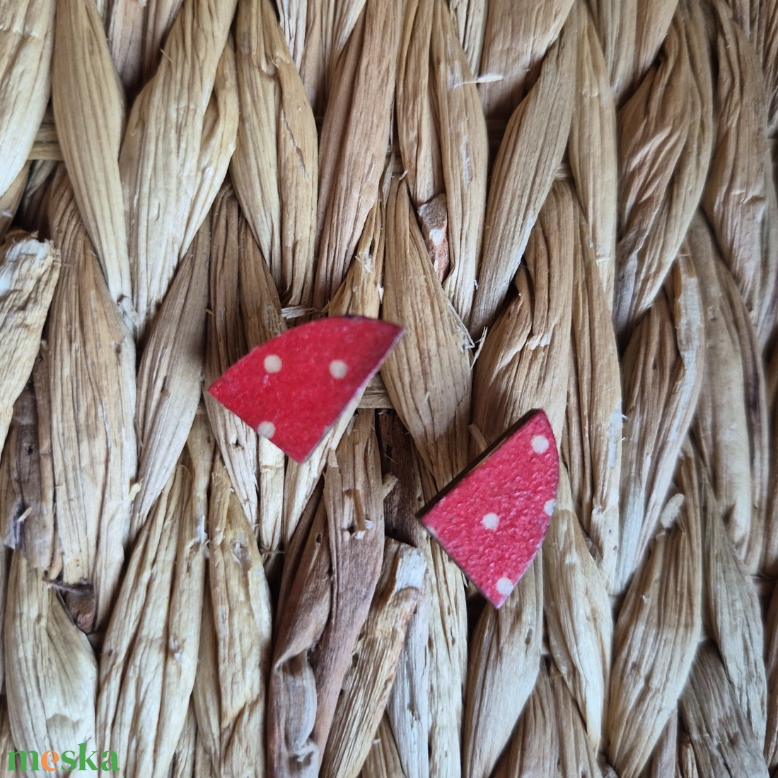 Piros pöttyös fa bedugós fülbevaló  - ékszer - fülbevaló - pötty fülbevaló - Meska.hu