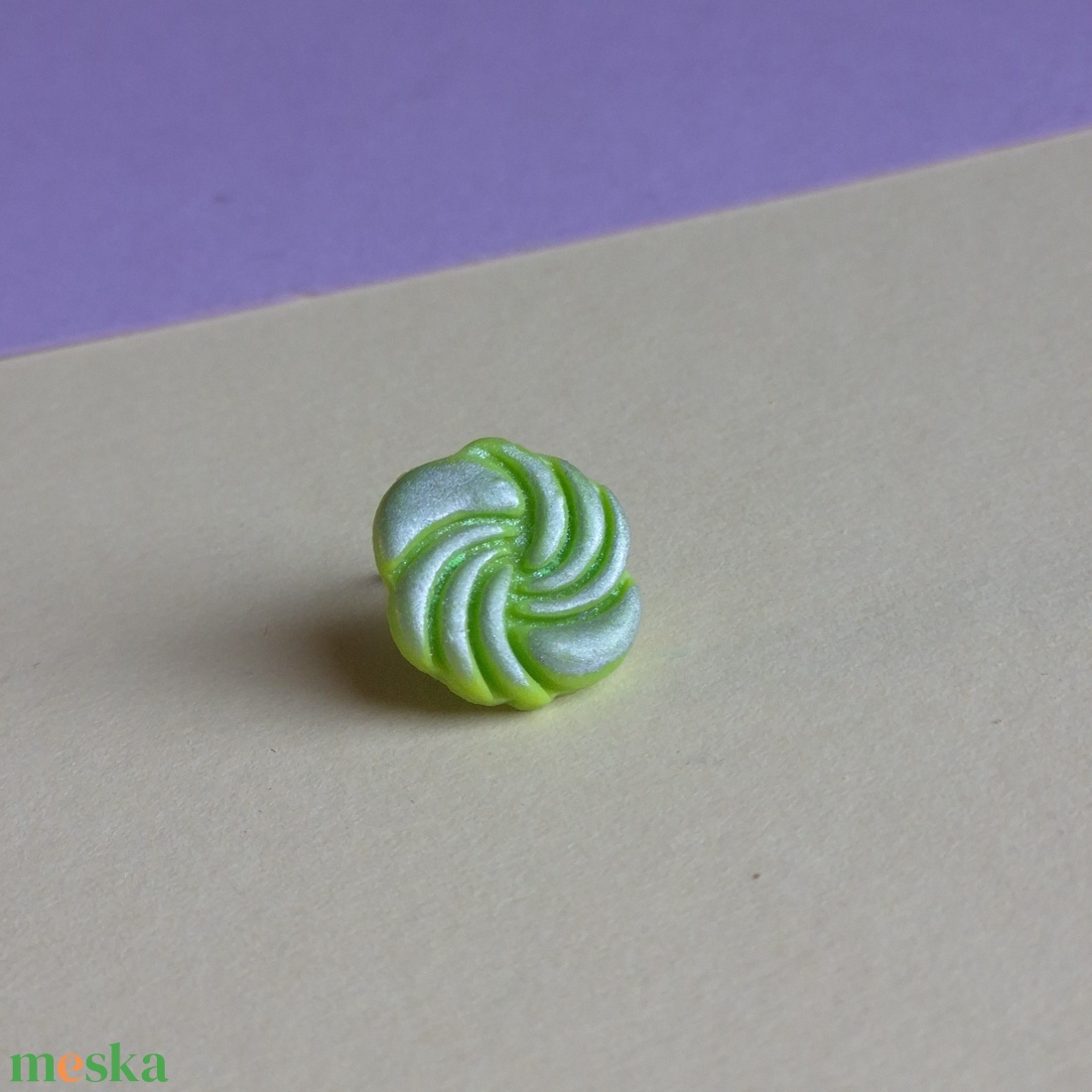 Zöld-ezüst bedugós gyurma fülbevaló - ékszer - fülbevaló - pötty fülbevaló - Meska.hu