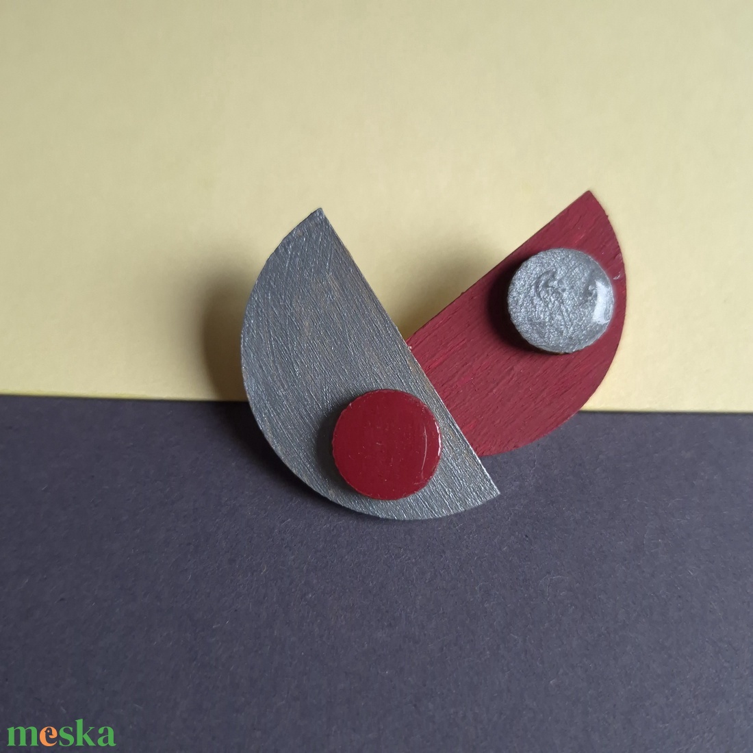 Piros-ezüst félkör aszimmetrikus fa fülbevaló - ékszer - fülbevaló - lógó fülbevaló - Meska.hu