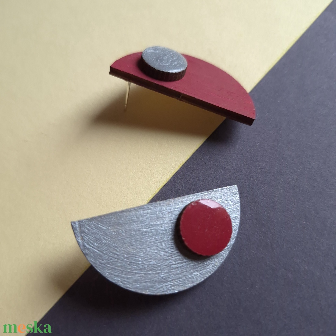 Piros-ezüst félkör aszimmetrikus fa fülbevaló - ékszer - fülbevaló - lógó fülbevaló - Meska.hu