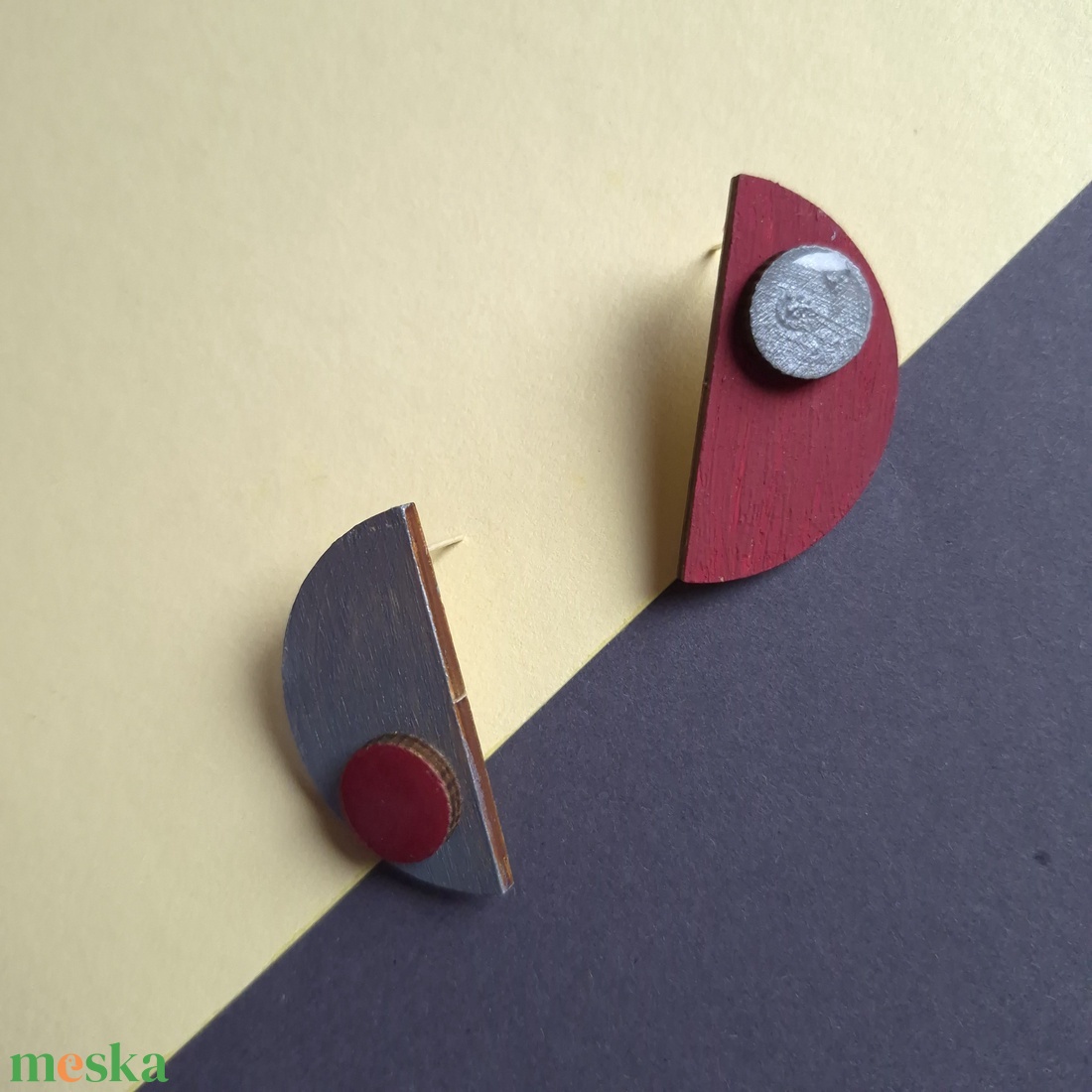 Piros-ezüst félkör aszimmetrikus fa fülbevaló - ékszer - fülbevaló - lógó fülbevaló - Meska.hu