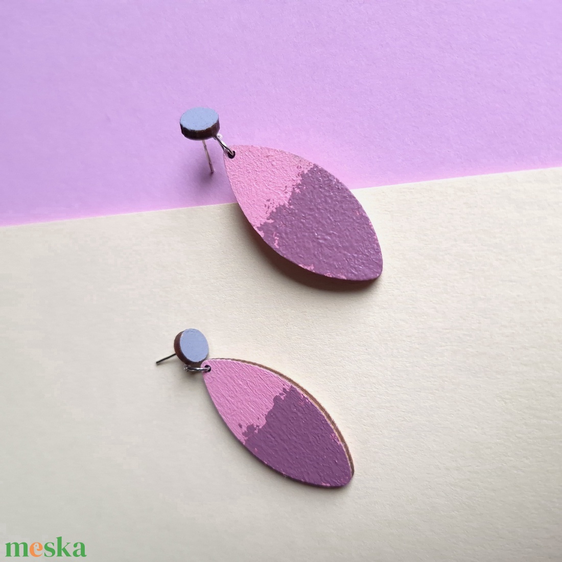 Mályva és rózsaszín hosszúkás fa fülbevaló-KIFUTÓ TERMÉK - ékszer - fülbevaló - lógó fülbevaló - Meska.hu