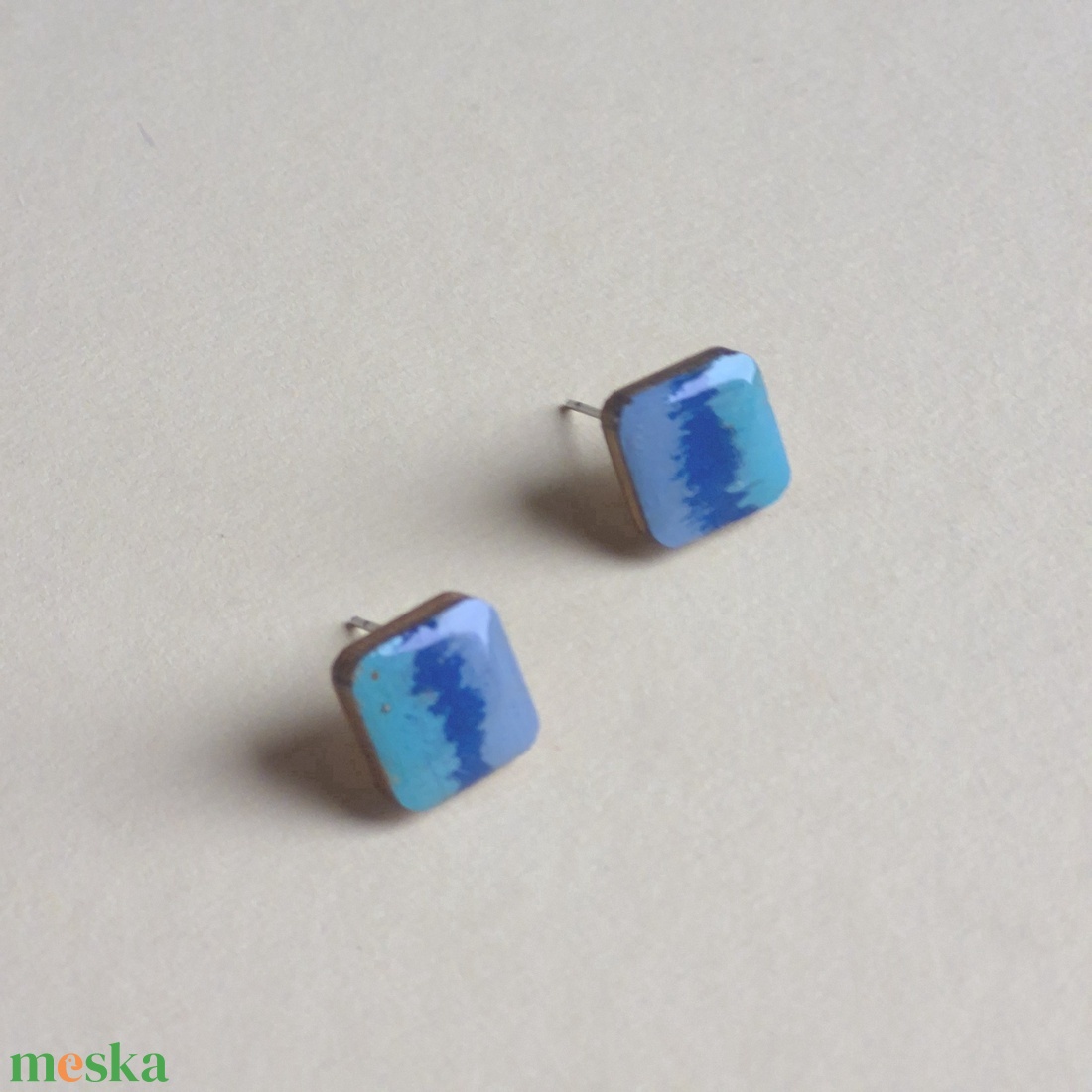 Kicsi kék fa bedugós fülbevaló  - ékszer - fülbevaló - pötty fülbevaló - Meska.hu