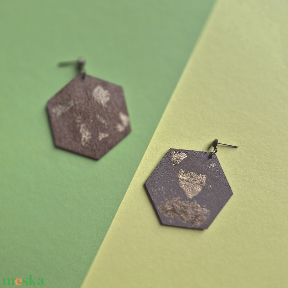 Absztrakt nagy alakú barna-arany fa fülbevaló - ékszer - fülbevaló - lógó fülbevaló - Meska.hu