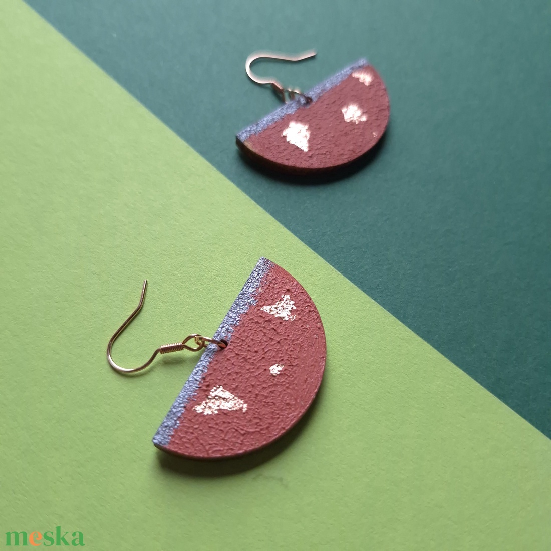  Félkör alakú lazac-narancssárga fa lógós fülbevaló - ékszer - fülbevaló - lógó fülbevaló - Meska.hu